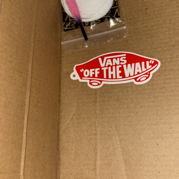 Vans - Picture 7 of 7